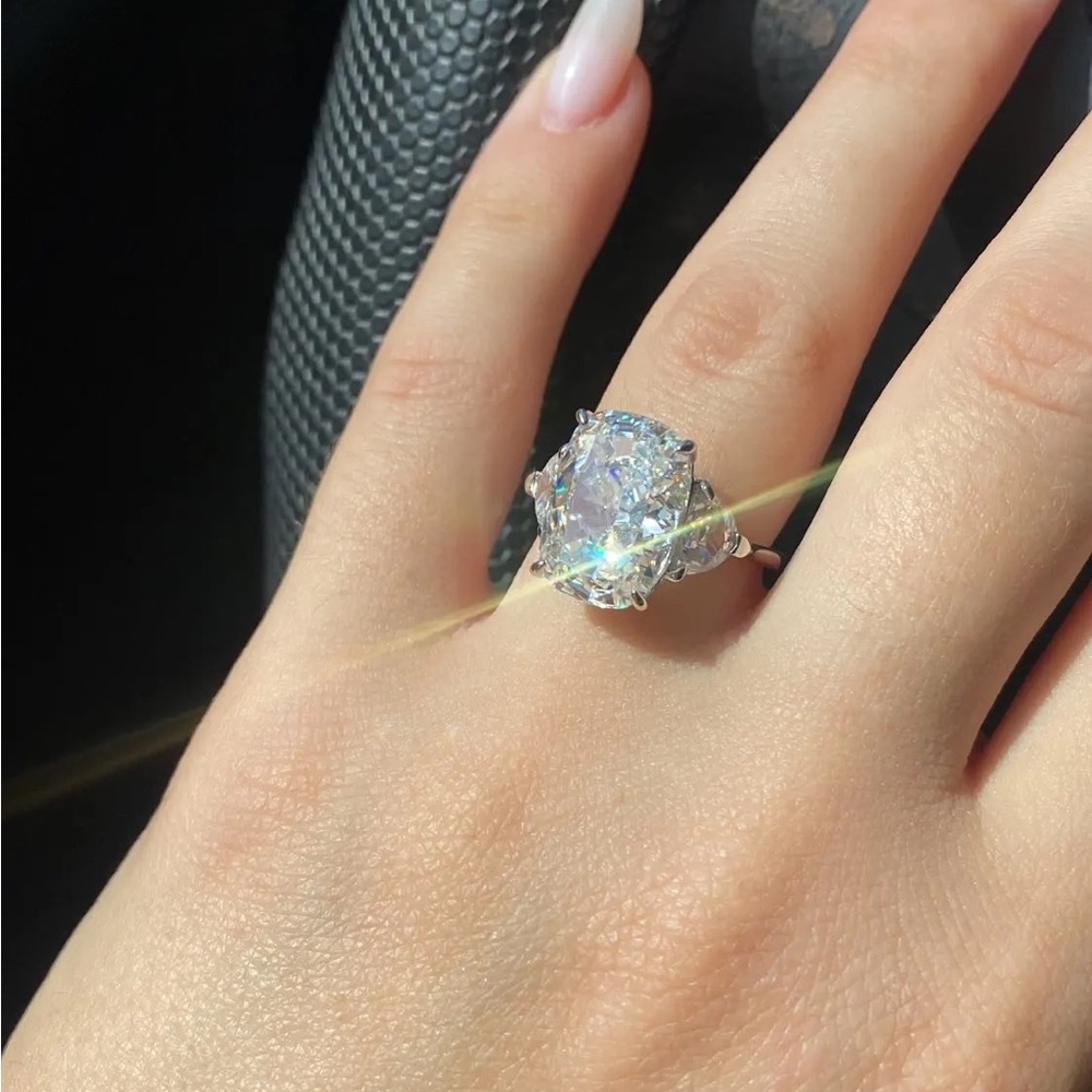 15.76 ct. Elongated Cushion Cut Pale Champagne & Trillion Cut White Diamond Ring - Picture 2 of 16